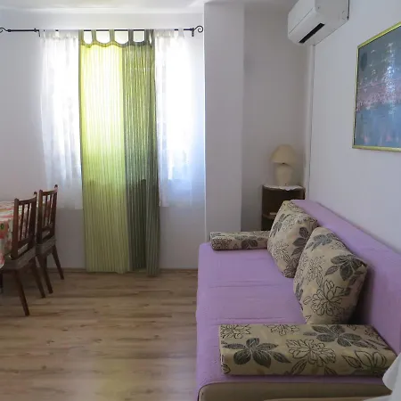 公寓 Depikolozvane